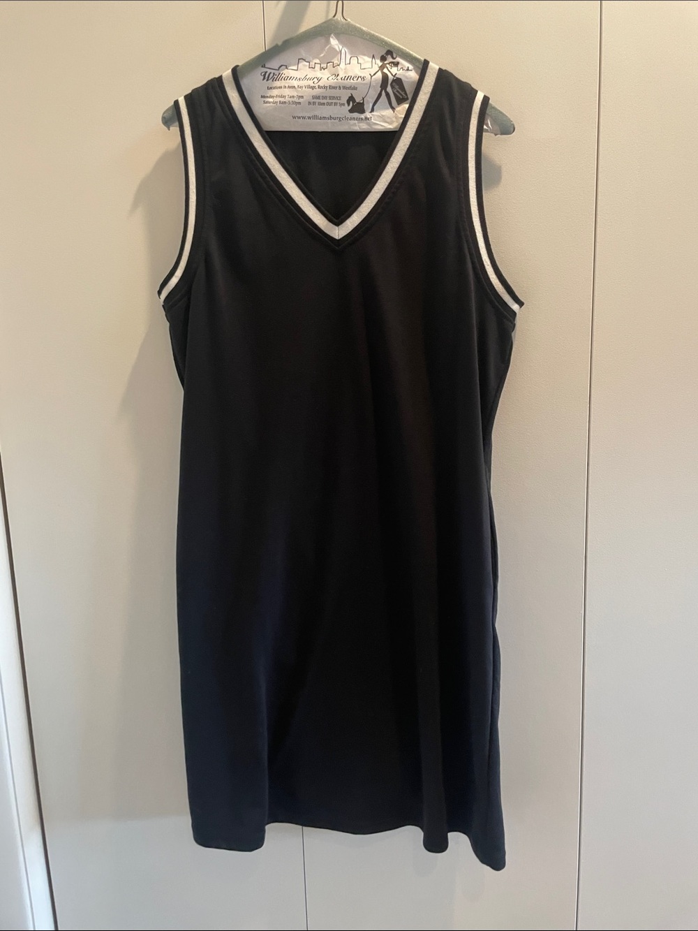 Classic Sleeveless V-Neck Black Dress with Contrast Trim